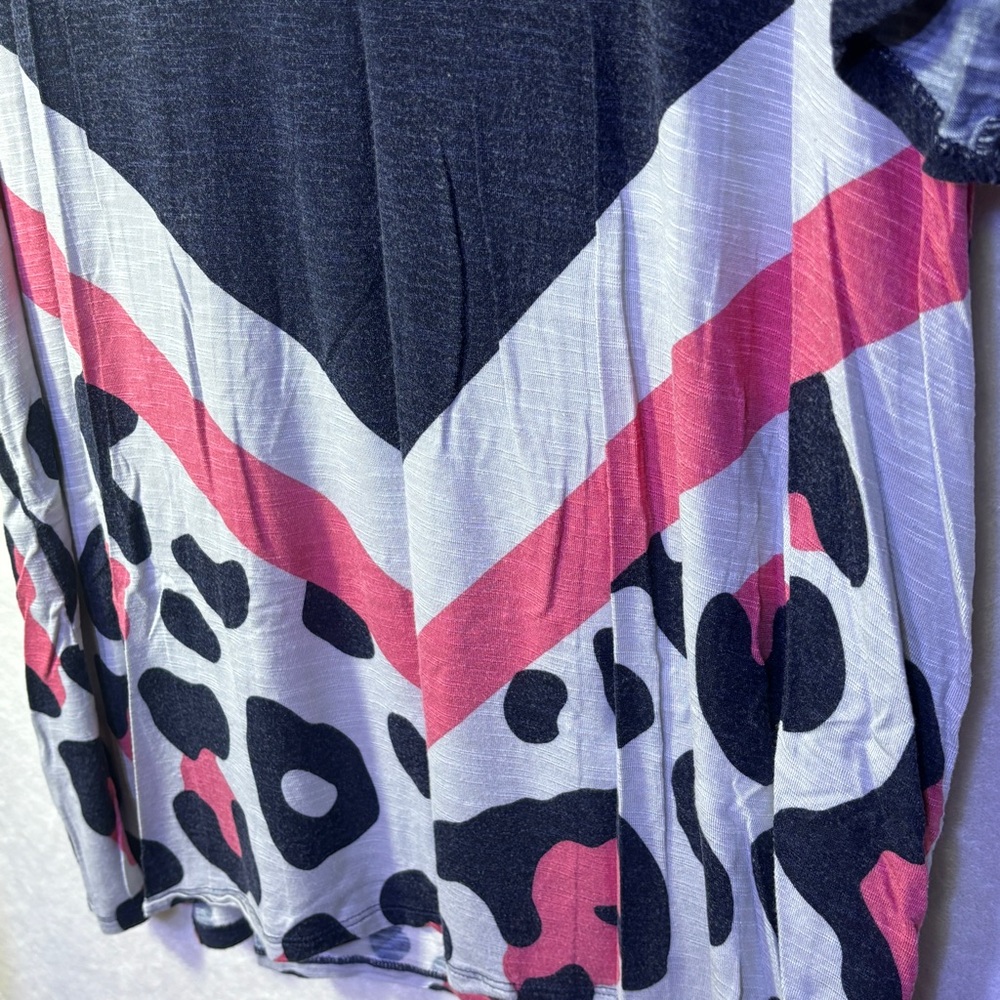 LuLaRoe Tulip Sleeve Relaxed Tunic - Picture 2 of 5